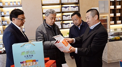 中國人民銀行黨委書記、中國銀保監(jiān)會(huì)主席郭樹清蒞臨公司調(diào)研產(chǎn)業(yè)化扶貧工作