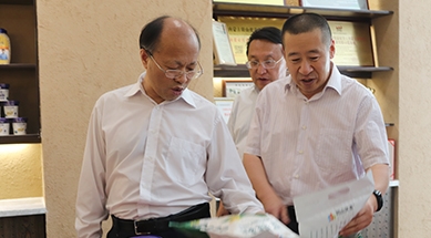 內(nèi)蒙古自治區(qū)政協(xié)黨組書記、主席李秀領(lǐng)考察、調(diào)研我公司